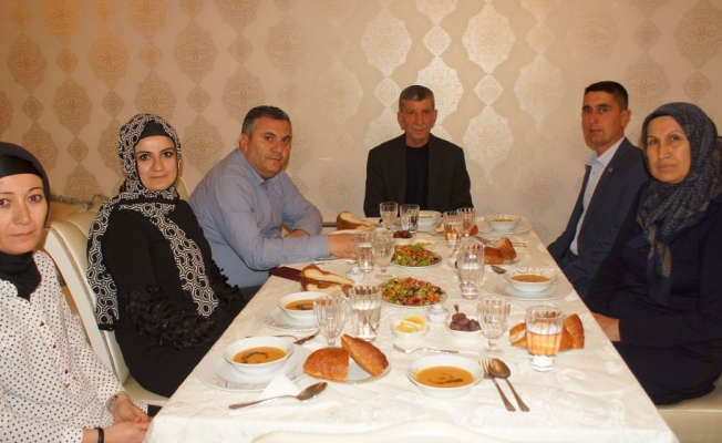 Çubuk Belediye Başkanı Baki Demirbaş'dan şehit ailesiyle iftar