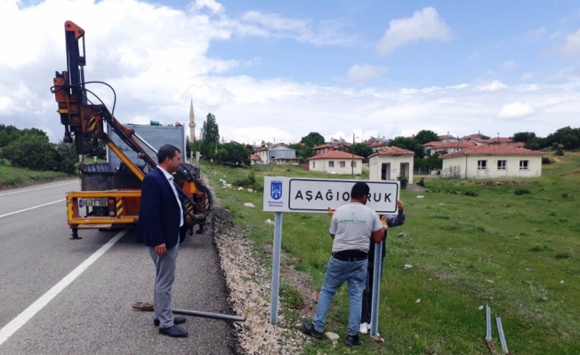 Çubuk'ta sokak ve yön levhaları yenileniyor