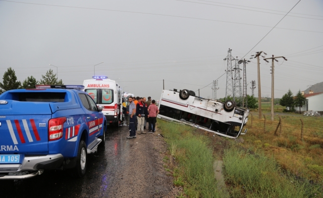 Nevşehir'de tur midibüsü ile otomobil çarpıştı: 27 yaralı