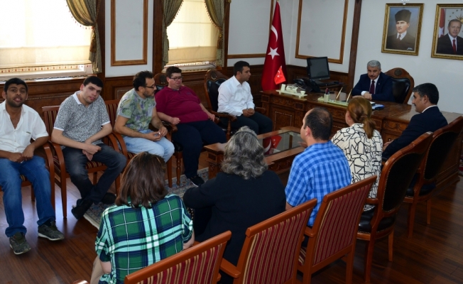 Özel öğrencilerden Vali Akın'a ziyaret