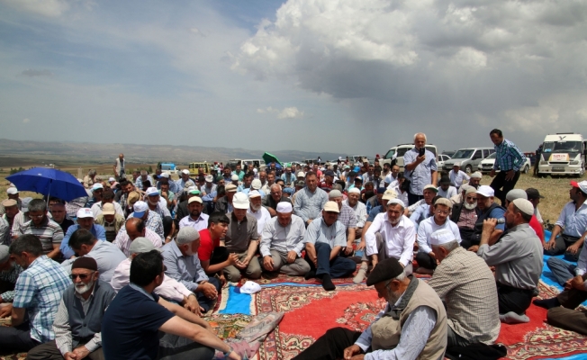 Şarkışla'da köylüler yağmur duasına çıktı