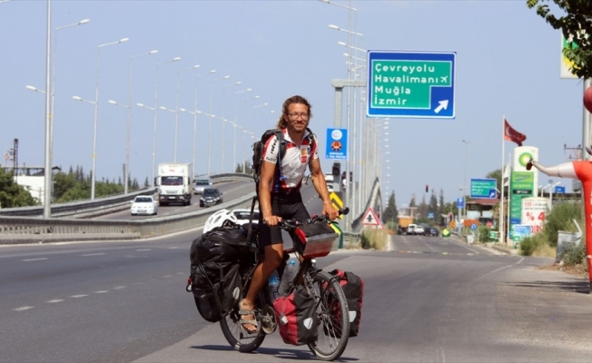 Bisikletiyle dünya turuna çıkan Alman Türklere hayran kaldı