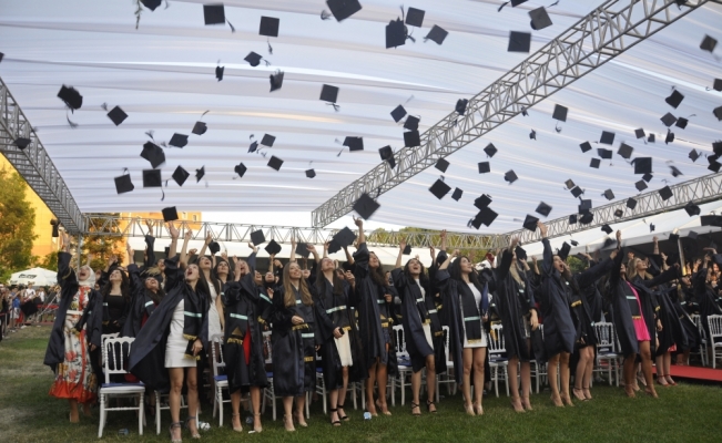 Yeditepe Üniversitesi’nde mezuniyet coşkusu