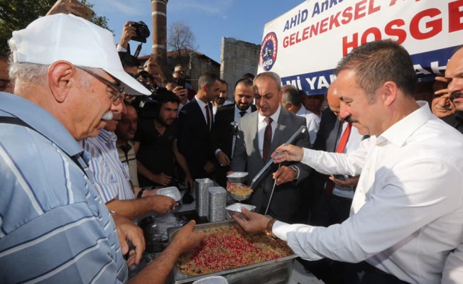 Ankaralılar Derneği’nden Geleneksel Aşure İkramı