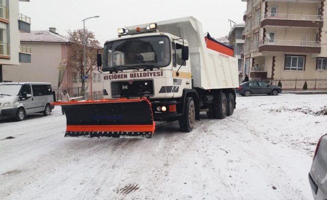 Keçiören'de yılın ilk karla mücadelesi tamamlandı