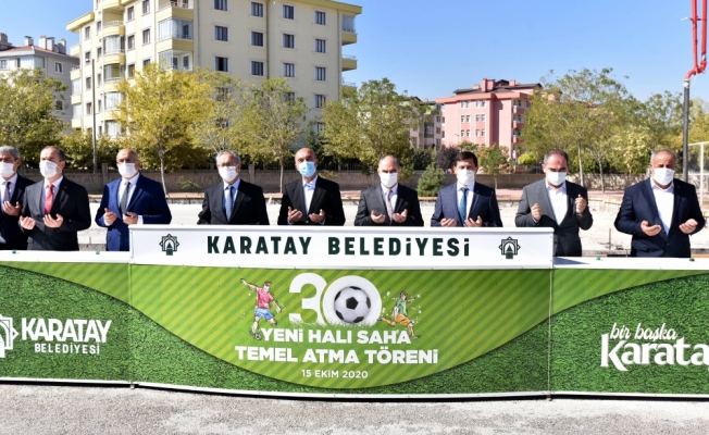 Karatay Belediyesinin 30 okula halı saha projesi sürüyor