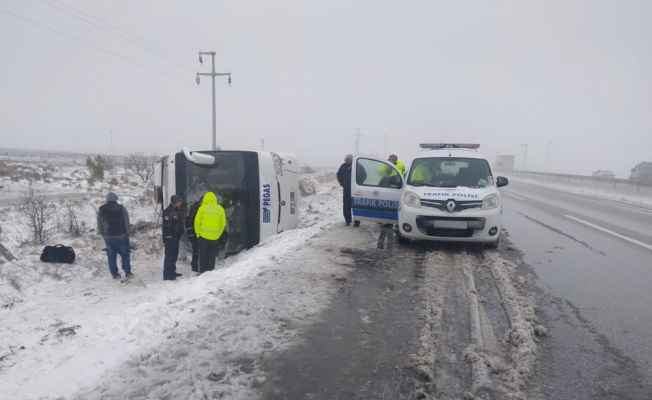 Konya'da tur otobüsü devrildi: 1 ölü, 12 yaralı