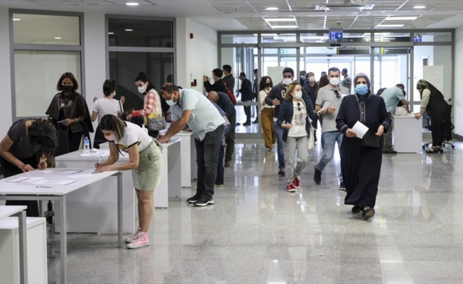 Sağlık merkezlerinde aşı yoğunluğu yaşanıyor