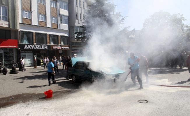 Suşehri'nde otomobil yangını