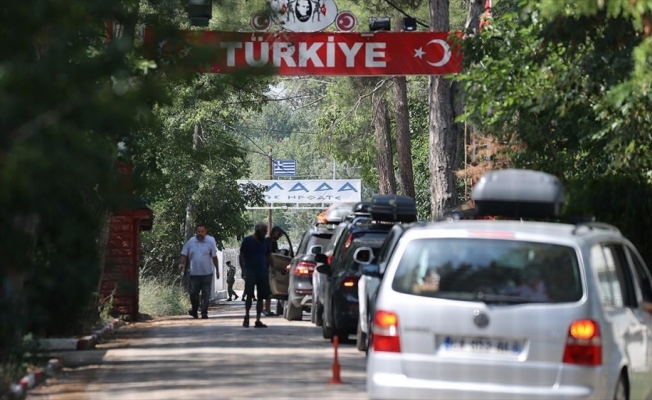 Kapıkule'deki yoğunluk nedeniyle dönüşteki gurbetçiler diğer sınır kapılarına yöneliyor