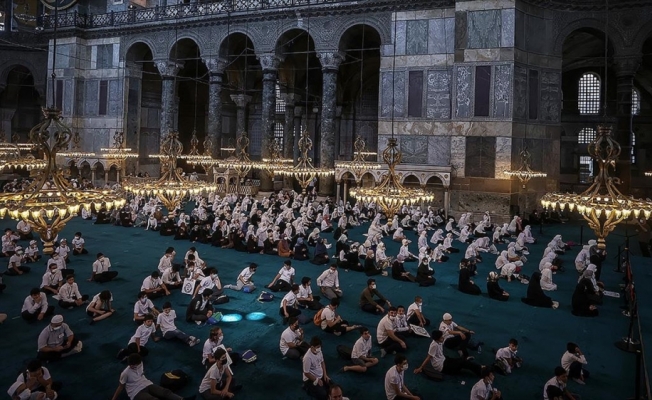 Yaz Kur'an kursları kapanış programı Ayasofya-i Kebir Camii'nde yapıldı