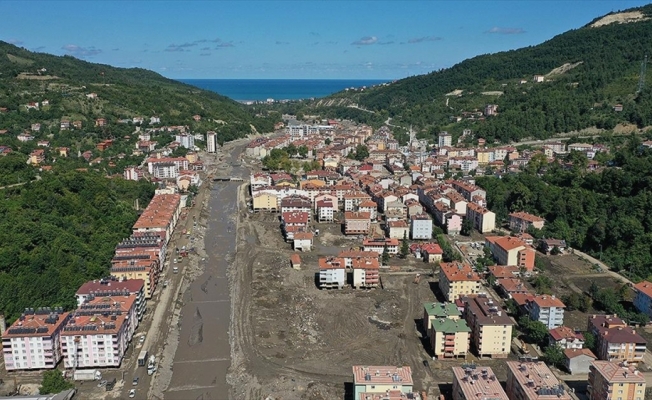 Bozkurt'ta ekipler 25 gündür selin izini silmeye çalışıyor