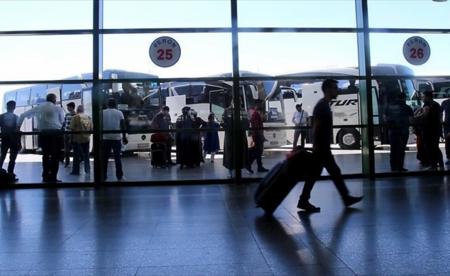 İzmir'de 18 yaşından küçüklere otobüs ve uçak bilet satışı yasaklandı