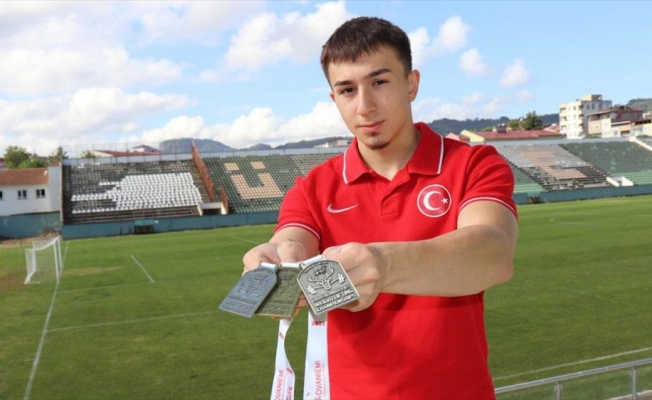 Milli halterci Yusuf Fehmi Genç'in hedefi olimpiyat altın madalyası