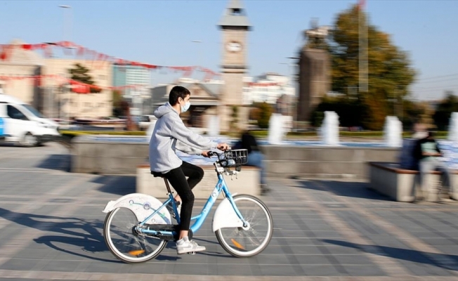 Kayserililer 'iki teker'le karbon salınımını azaltıp sağlığa pedal çeviriyor