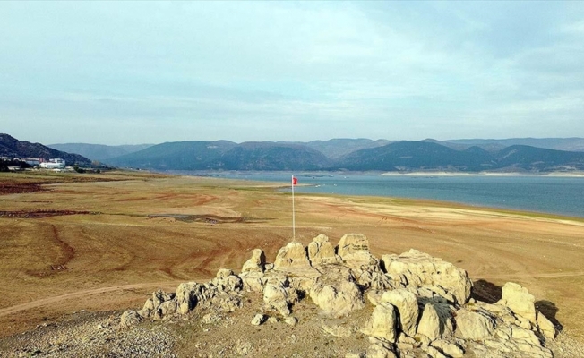 Kuraklık Almus Baraj Gölü'nde su seviyesinin azalmasına neden oldu