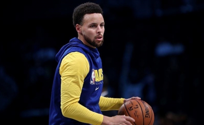 Stephen Curry NBA tarihinin 3 sayılık basket rekorunu kırdı