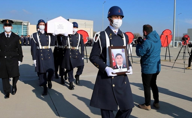 Tunceli'de şehit düşen Jandarma Astsubay Üstçavuş Mutlu'nun cenazesi defnedildi