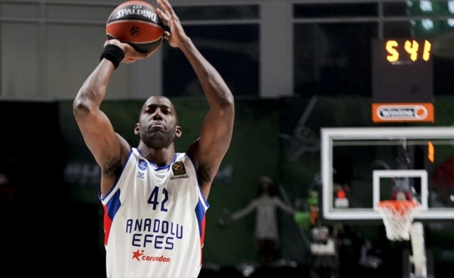 Anadolu Efes, Barcelona deplasmanında