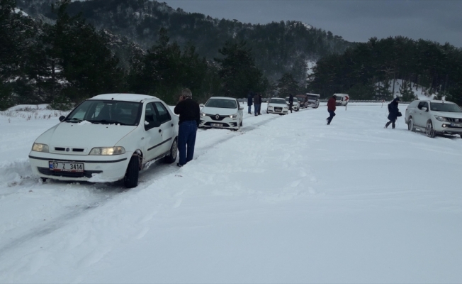 Denizli-Muğla kara yolu trafiğe kapatıldı