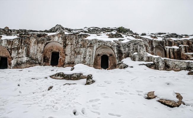 Gelinler Dağı Nekropol Alanı beyaza büründü