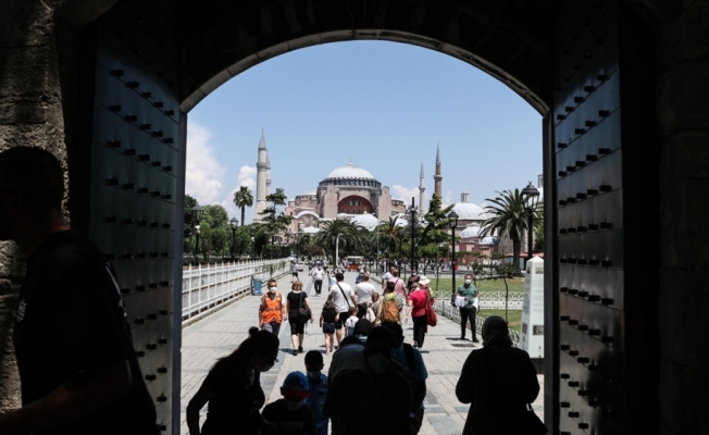 İstanbul'a 2021 yılında 9 milyon 25 bin turist geldi