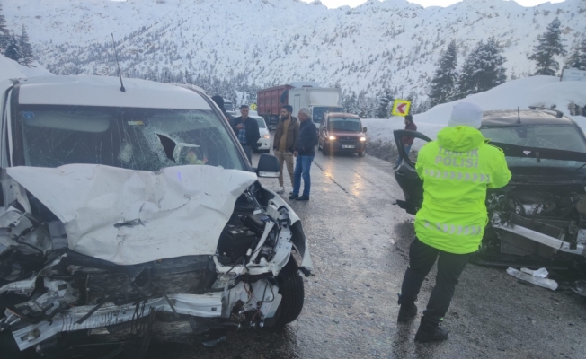 Konya'da trafik kazasında 4 kişi yaralandı