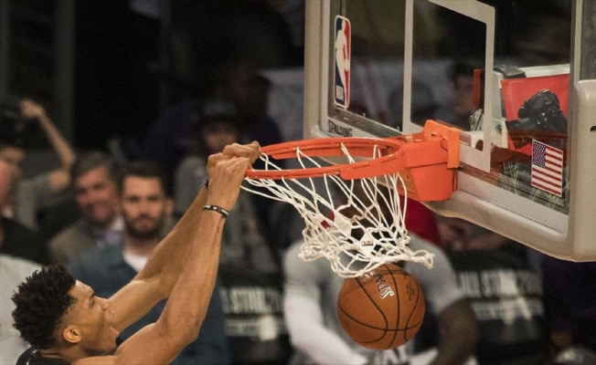 NBA'de Giannis Antetokounmpo Pacers'a karşı 50 sayı attı