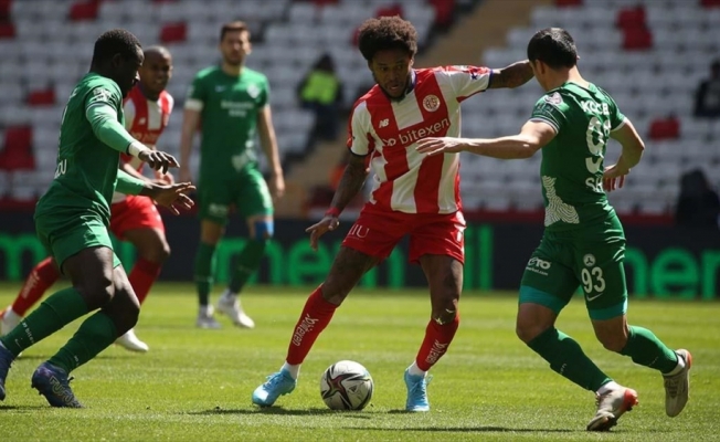 Antalyaspor, konuk ettiği Giresunspor'u 4-1 yendi