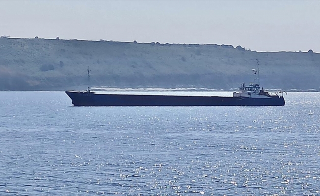 Çanakkale Boğazı'nda yük gemisi karaya oturdu