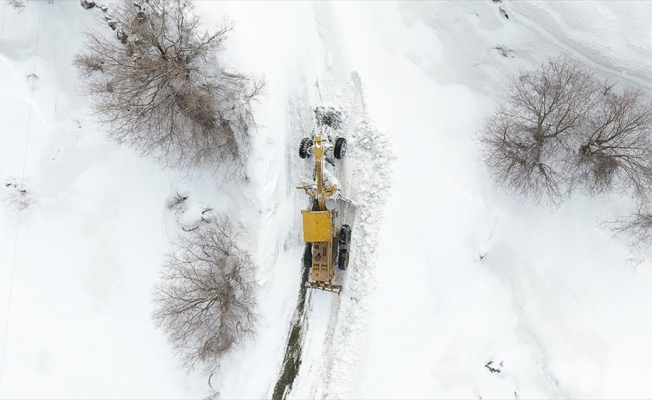 Erzurum'da 'kar panterleri' 7 aydır yolları açık tutmaya çalışıyor