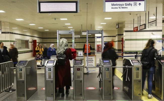 İstanbul'da arıza nedeniyle Üsküdar-Çekmeköy metro seferleri aksadı