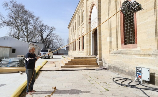 Ramazana özel Osmanlı geleneği mahyalar camilere asılıyor