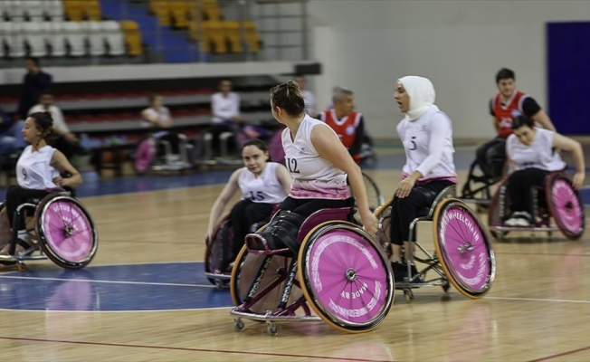 Türkiye'nin tek tekerlekli sandalye kadın basketbol takımı: Lotus Engelliler