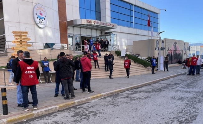 İzmir'deki Çiğli Belediyesinde 836 işçi greve çıktı