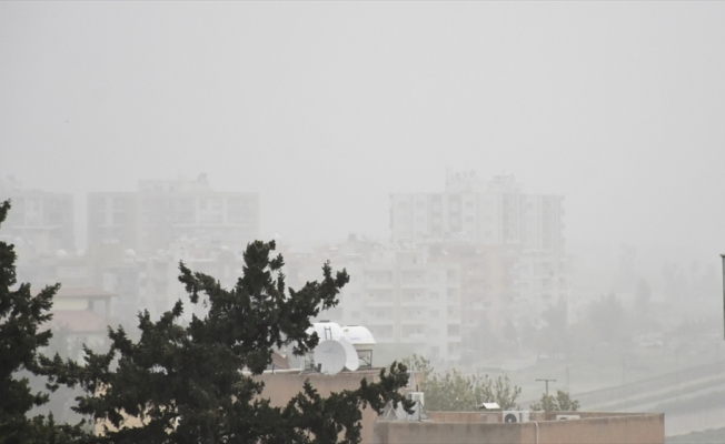 Mardin Nusaybin'de toz taşınımı etkisini sürdürüyor