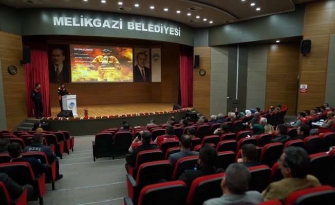 Melikgazi Belediyesi personeline uygulamalı yangın eğitimi verildi