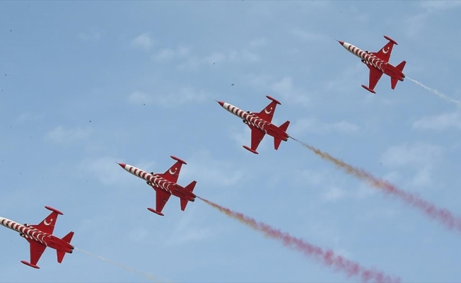 Türk Yıldızları, Şanlıurfa'da gösteri uçuşu yaptı