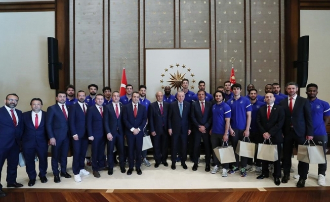 Cumhurbaşkanı Erdoğan, THY Avrupa Ligi şampiyonu Anadolu Efes'i kabul etti