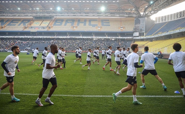 Fenerbahçe derbi öncesi son antrenmanını taraftarına açık yaptı