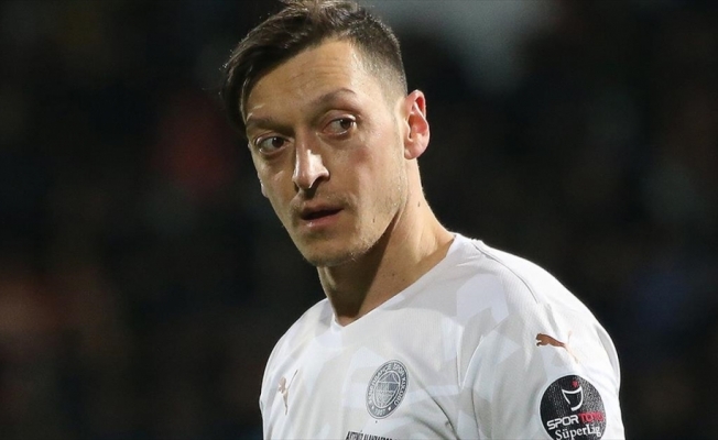 Mesut Özil: Fenerbahçe'den başka bir takımda kariyerimi noktalamayacağım