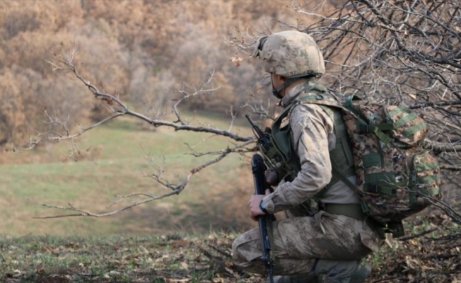 Tunceli'de teröristlerin kullandığı 10 sığınak imha edildi