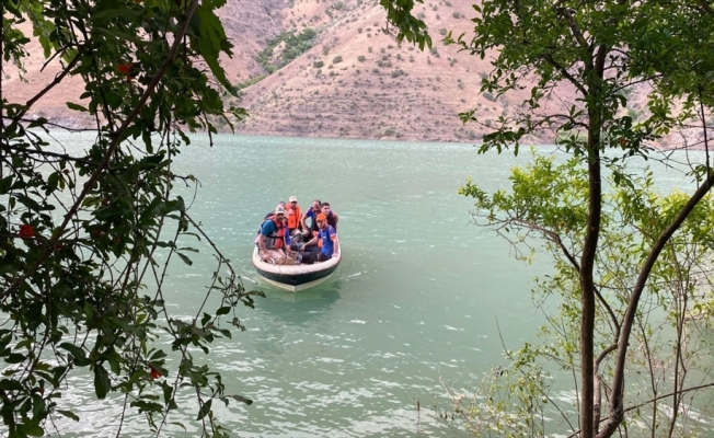 Siirt'te Müküs Çayı'nda akıntıya kapılan hemşireyi arama çalışmalarına ara verildi