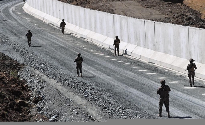 Van-İran sınırında düzensiz göçe karşı güvenlik önlemleri üst seviyede