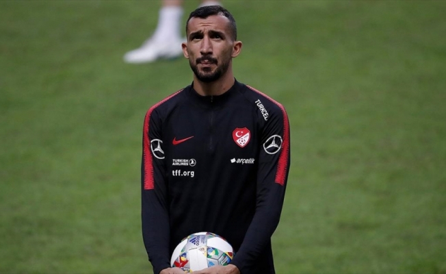 Mehmet Topal futbolculuk kariyerini sonlandırdı