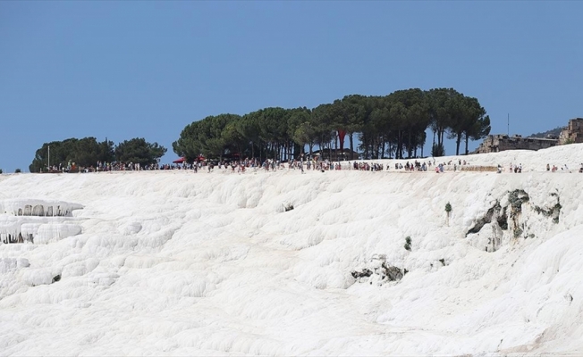 Pamukkale'de bayram hareketliliği yaşanıyor