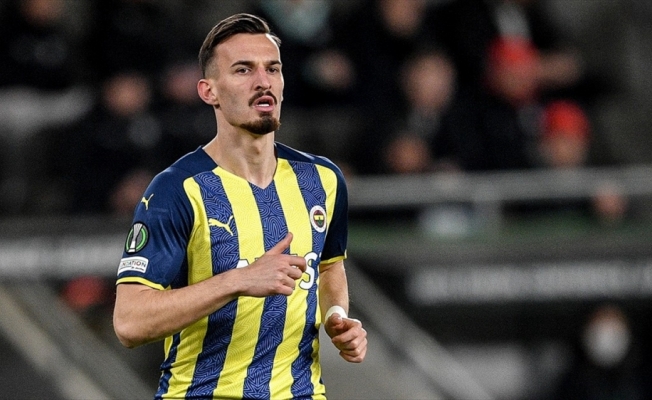 Fenerbahçe, Mergim Berisha'yı Alman ekip Augsburg'a kiraladı