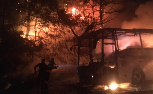 Muğla'da seyir halindeki yolcu otobüsünde çıkan yangın söndürüldü