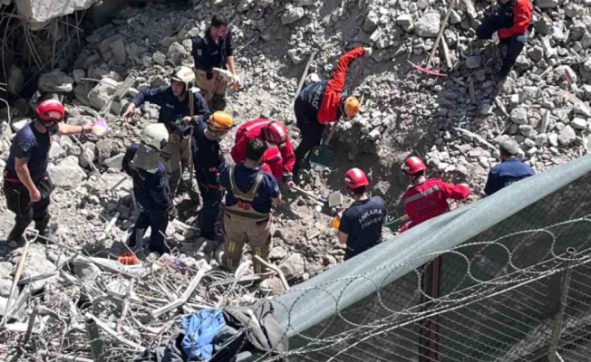 Ankara'da yıkım sırasında istinat duvarı çöktü, bir kişi enkaz altında kaldı