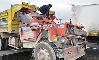 Konya'da kamyon, tıra çarptı: 1 ölü